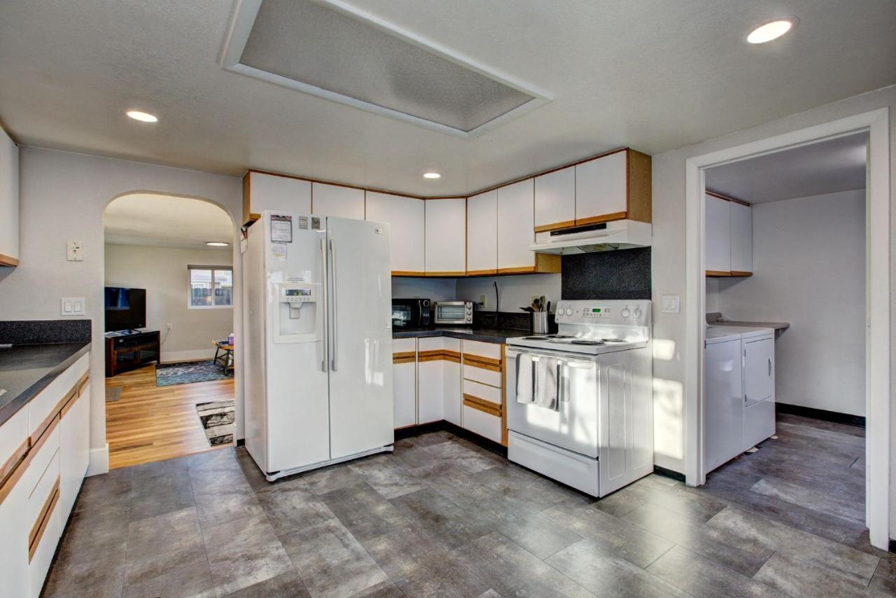 Little Blue Bungalow On Boise'S Bench, Pet Friendly, Fully Fenced Yard With Doggie Door! 2 Miles From Bsu, 5 Minutes From Downtown Boise, Desk And Workstation For Remote Workers, 2 Tv'S Large Walk-In Closet, Good For Mid-Term Stays Exterior foto