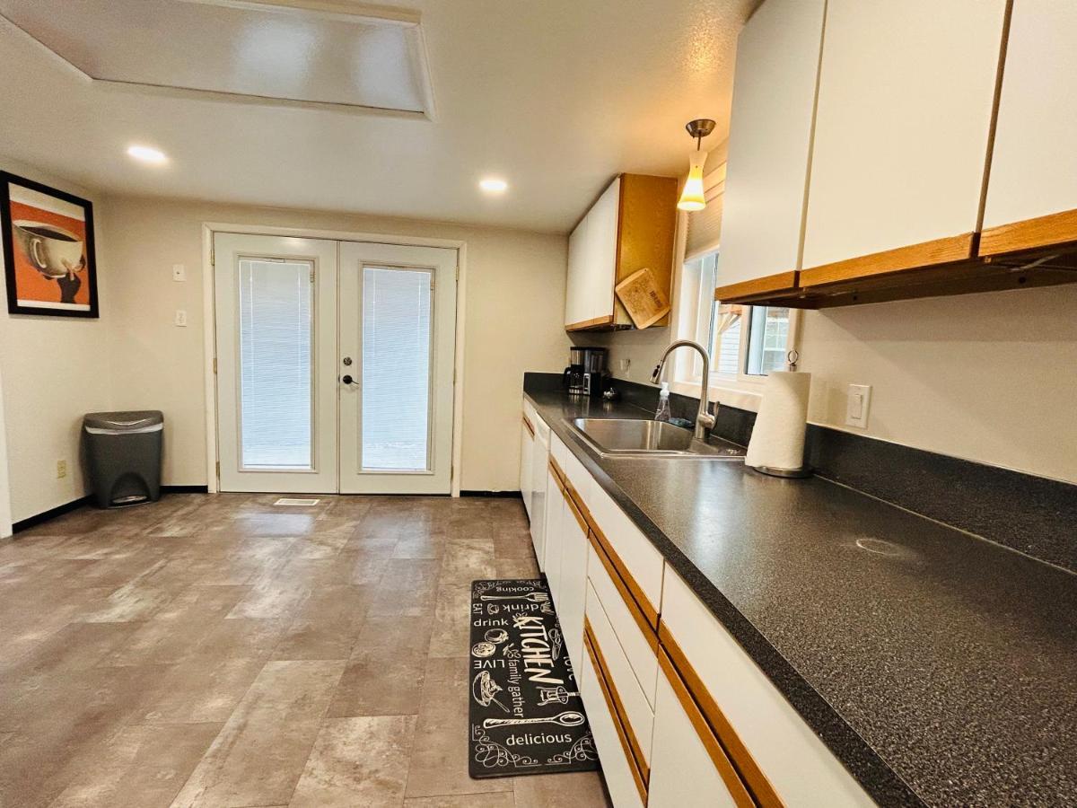 Little Blue Bungalow On Boise'S Bench, Pet Friendly, Fully Fenced Yard With Doggie Door! 2 Miles From Bsu, 5 Minutes From Downtown Boise, Desk And Workstation For Remote Workers, 2 Tv'S Large Walk-In Closet, Good For Mid-Term Stays Exterior foto