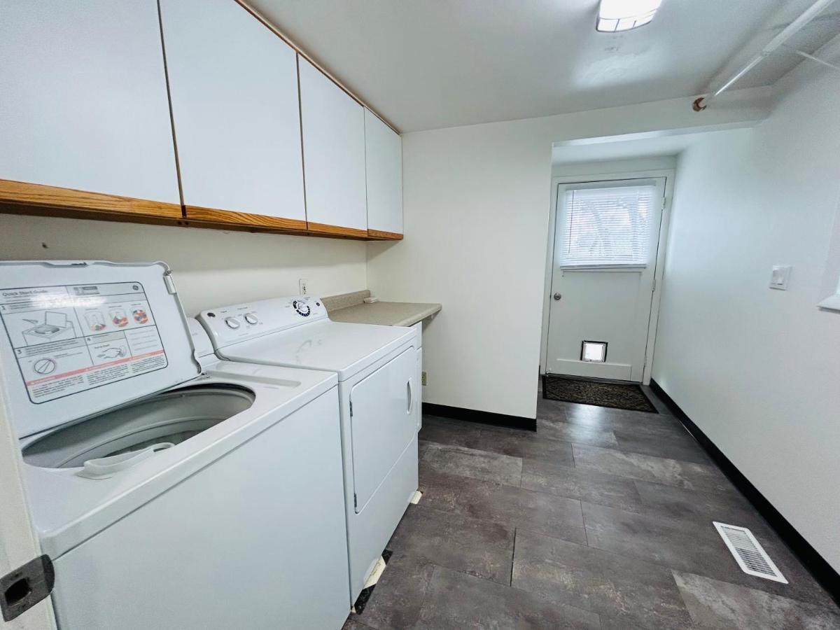 Little Blue Bungalow On Boise'S Bench, Pet Friendly, Fully Fenced Yard With Doggie Door! 2 Miles From Bsu, 5 Minutes From Downtown Boise, Desk And Workstation For Remote Workers, 2 Tv'S Large Walk-In Closet, Good For Mid-Term Stays Exterior foto