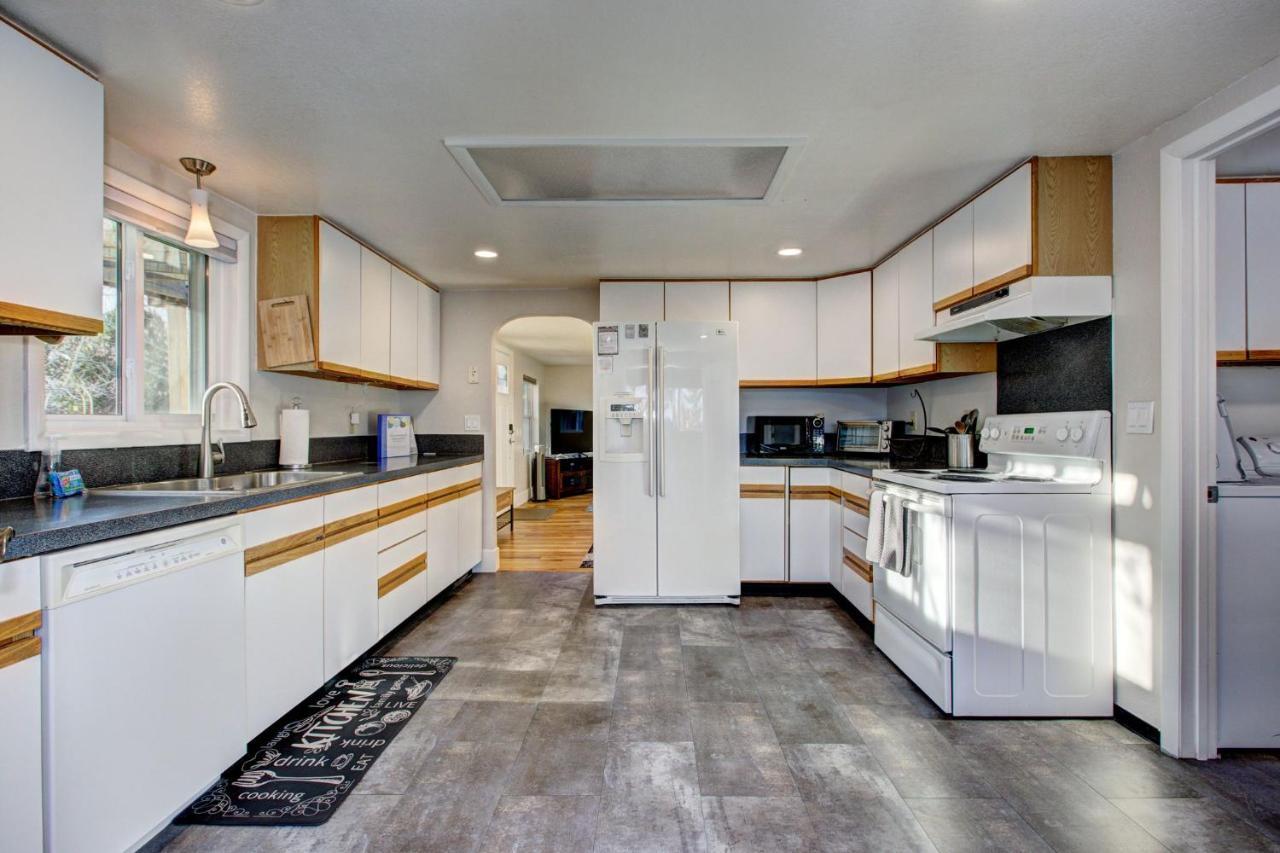Little Blue Bungalow On Boise'S Bench, Pet Friendly, Fully Fenced Yard With Doggie Door! 2 Miles From Bsu, 5 Minutes From Downtown Boise, Desk And Workstation For Remote Workers, 2 Tv'S Large Walk-In Closet, Good For Mid-Term Stays Exterior foto