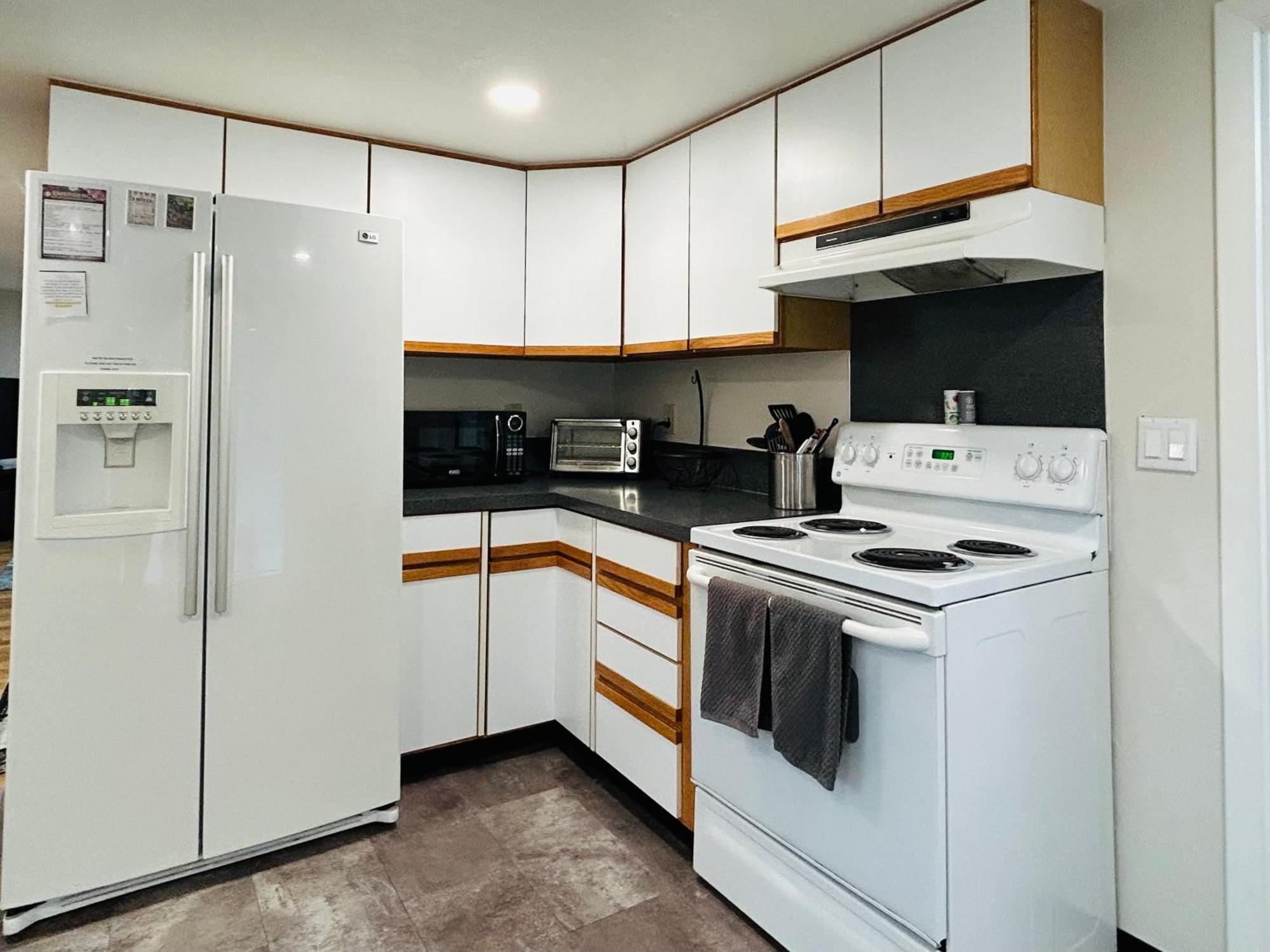 Little Blue Bungalow On Boise'S Bench, Pet Friendly, Fully Fenced Yard With Doggie Door! 2 Miles From Bsu, 5 Minutes From Downtown Boise, Desk And Workstation For Remote Workers, 2 Tv'S Large Walk-In Closet, Good For Mid-Term Stays Exterior foto
